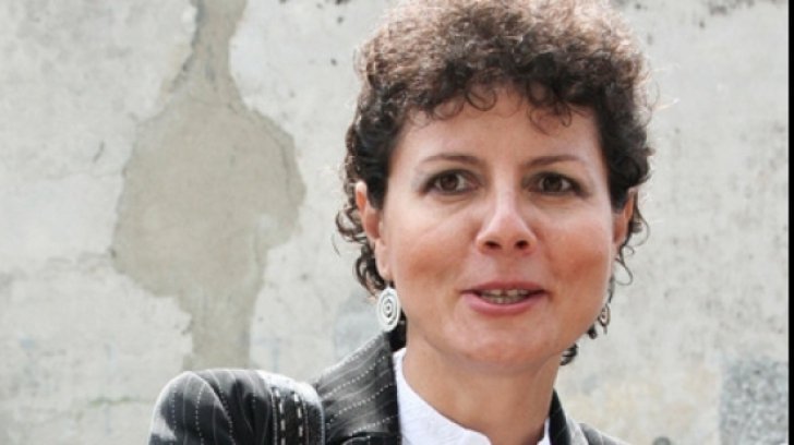 „Sifonarea” protocolului secret din curtea Adinei Florea va fi anchetată de… Adina Florea! Protocolul a fost găsit de Vâlcov „în fața ușii”. În spatele ușii și-a început ascensiunea Adina Florea