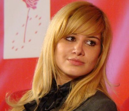 „Fata lui Hrebe” este cea care a furat peste 300.000 de semnături pentru campania „Fără Penali”!