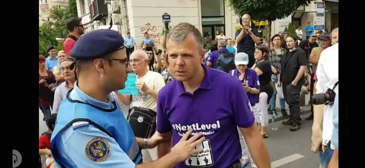 Jurnalistul Mălin Bot, agresat de un jandarm la judecătorie. Plângere penală pe numele agresorului