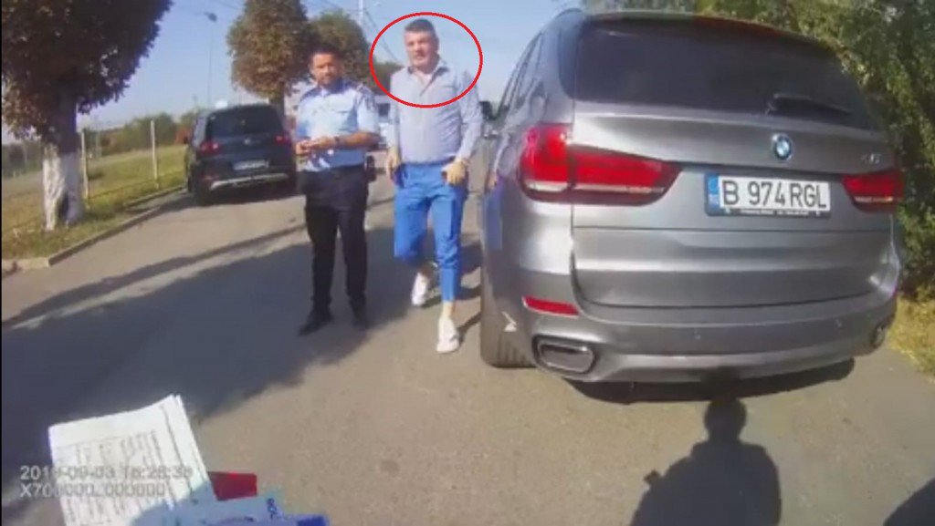 VIDEO. Așa arată o jigodie PSD-istă! E consilier al deputatei Laura Moagher, conduce beat, parchează pe interzis, îi înjură și amenință pe polițiști, sună la 112 ca să se dea victimă
