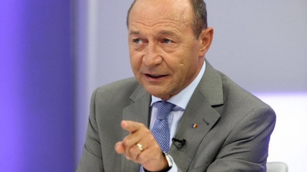 Băsescu: „Atenție, au revenit clanurile țigănești de tip mafiot! Peste 6 luni ne va fi frică să ieşim pe stradă”