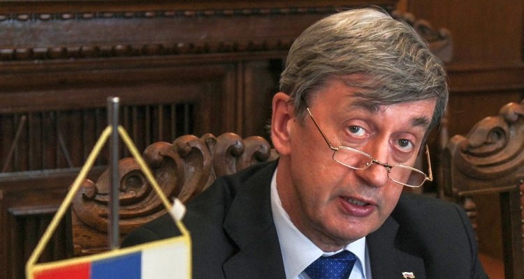 Putin, ia-ți mincinosul de aici! Kuzmin: „Spre deosebire de Occident, în Rusia există libertate de exprimare. Toți își exprimă opiniile și nu-i plesnește nimeni peste bot”. Nu, îi împușcă sau îi aruncă de la etaj!