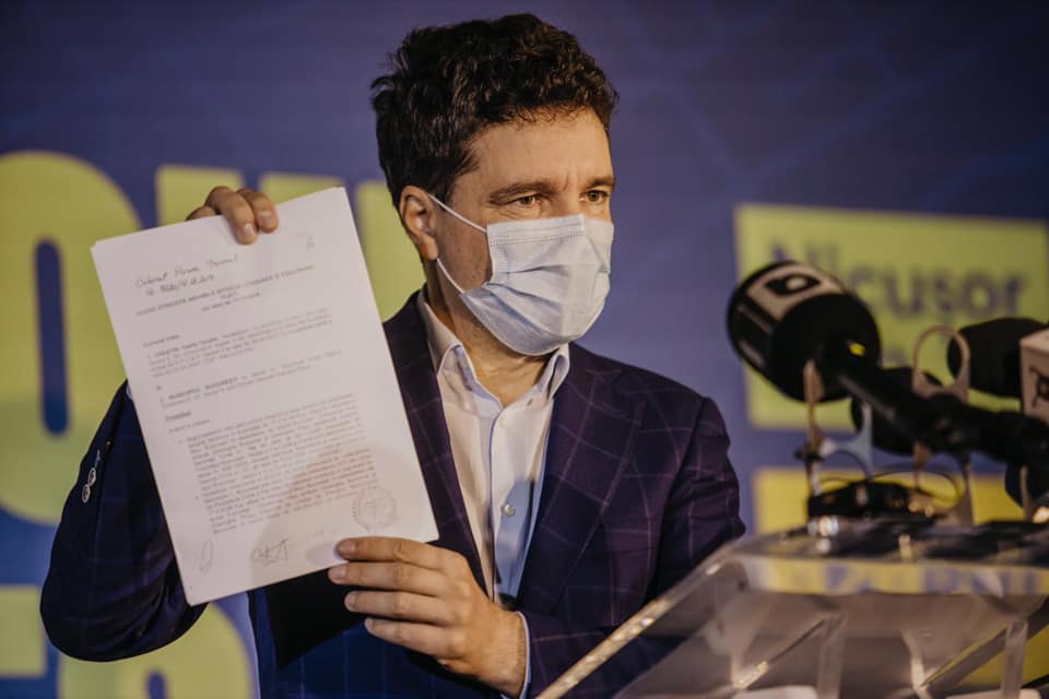 Nicușor Dan a prins-o: Firea s-a angajat personal să-i dea ilegal lui Constanda zeci de milioane de euro și 7.000 de metri pătrați