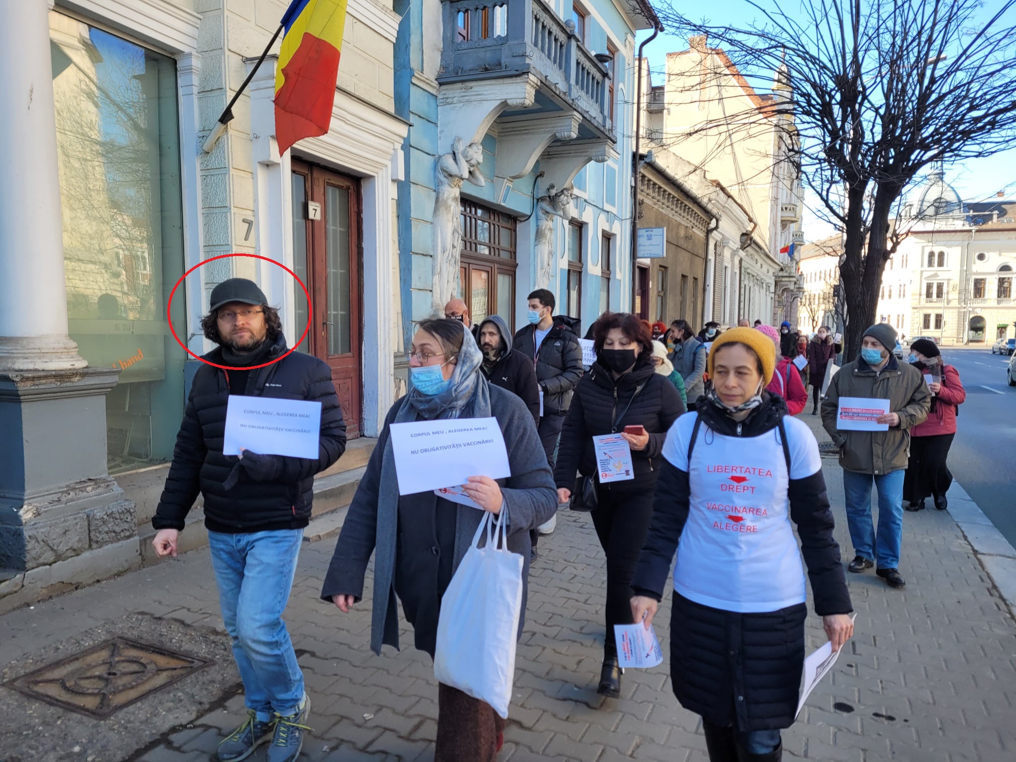Judecător clujean de la Secția Penală, surprins la marșul AUR împotriva „botniței”, a vaccinării și a restricțiilor anti-Covid