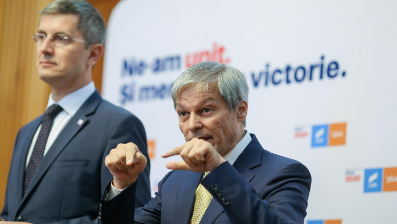 Atac neașteptat de dur al lui Cioloș la adresa lui Barna. Numit „om al sistemului”, Cioloș critică sistemul de vot din USR-PLUS