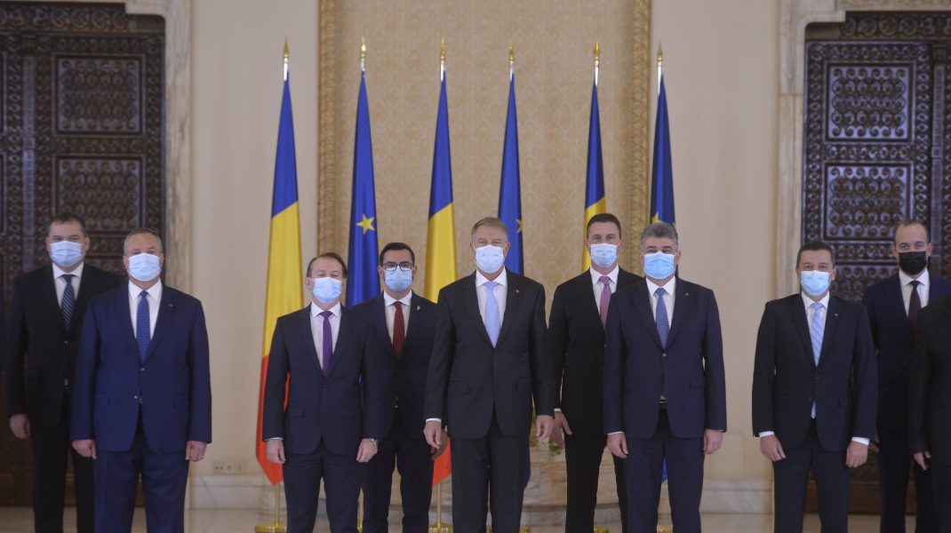Iohannis, Ciucă, Cîțu și Ciolacu cedează: certificatul verde nu va fi obligatoriu la serviciu. Nimeni n-are curaj să-și asume decizia
