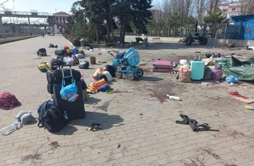 VIDEO. Carnagiu îngrozitor în orașul ucrainean Kramatorsk: rușii au bombardat cu rachete gara arhiplină de civili care se refugiau. Imagini insuportabile, zeci de copii, femei și bătrâni uciși