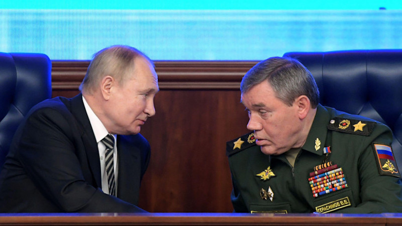 Ucrainenii l-au rănit pe comandantul Armatei ruse, generalul numărul 1 al lui Putin! Gherasimov este unul dintre deținătorii butonului nuclear. O schijă i-a intrat în piciorul drept, în regiunea Harkov
