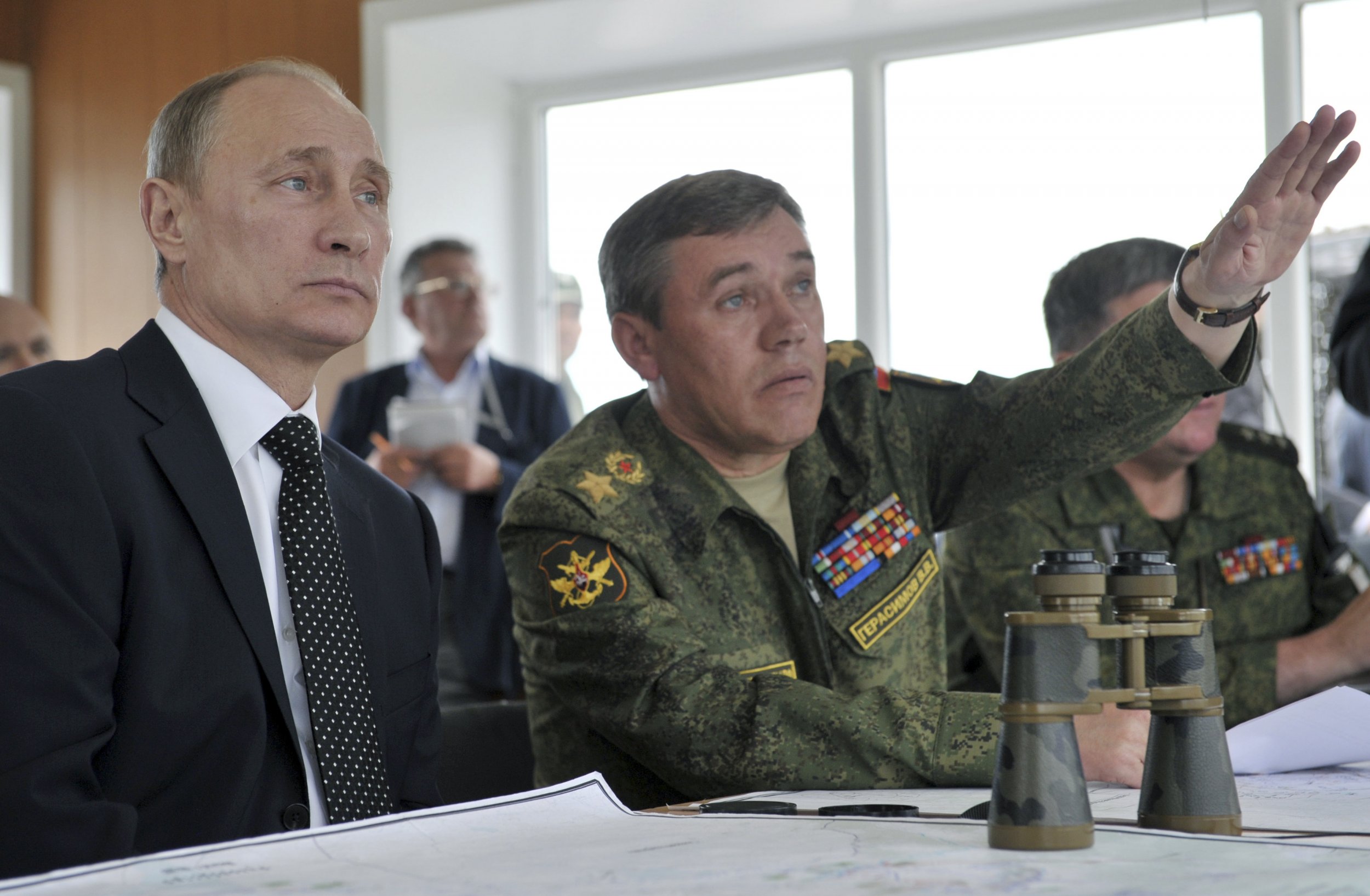 Putin a ajuns să ia decizii în locul coloneilor și comandă de la Kremlin ce să facă brigăzile din Ucraina, spun serviciile secrete occidentale. Este exact stilul lui Hitler
