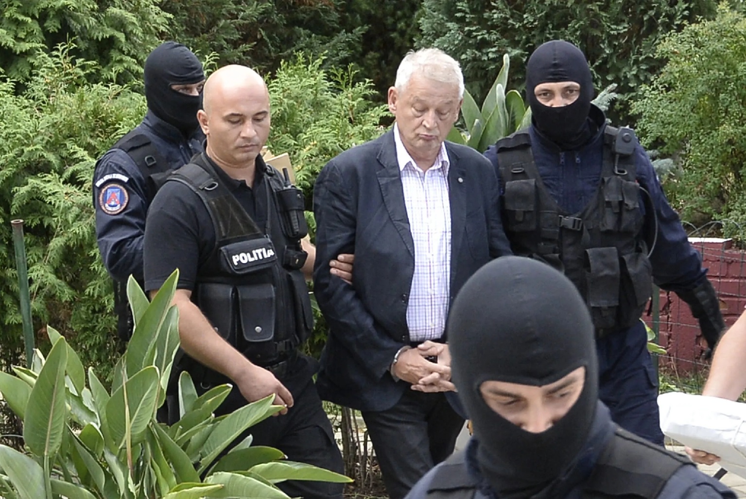 Sorin Oprescu, înșfăcat de o brigadă specială în „raiul infractorilor”, Grecia. Ofițerii l-au dibuit în Atena, acum fugarul așteaptă extrădarea care în acest stat se face foarte greu