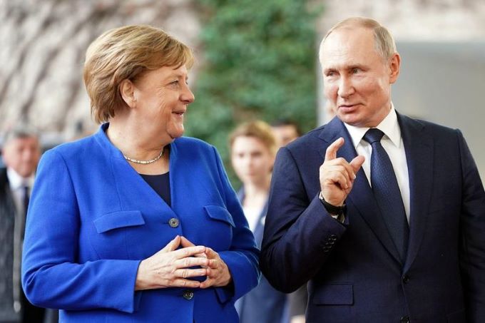 S-a trezit Angela Merkel! După 98 de zile de tăcere, fostul cancelar german a condamnat invazia „barbară” a Rusiei în Ucraina. A stârnit valuri de ironii pe Internet