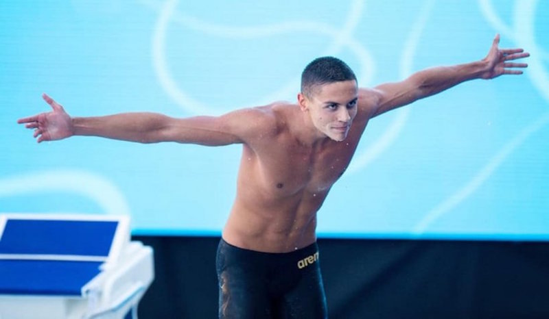 David Popovici i-a depășit deja, la viteză, pe legendarii Michael Phelps și Caeleb Dressel. După recordul mondial la 100 m liber, are și al treilea timp din istorie la 200 m liber. La nici 18 ani, e dublu campion mondial și dublu campion european