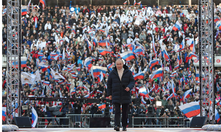 ANALIZĂ. Cultul personalității lui Putin: cum a revenit Rusia la Tătuc. Liderul suprem e un semizeu: n-are viață personală, nu face lucruri omenești și nu apare în show-ri TV. El doar veghează la bunăstarea națiunii și nu e niciodată vinovat de nimic