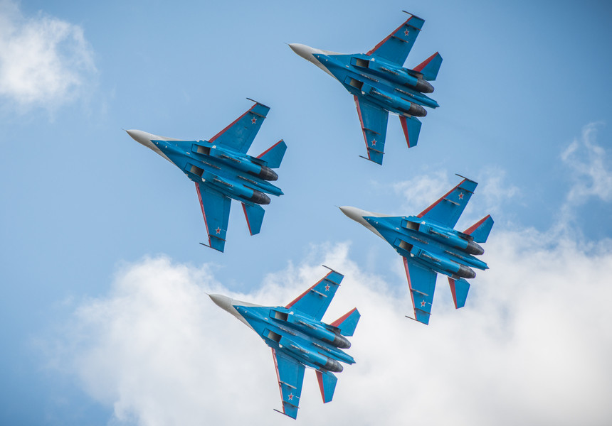Noi atacuri masive în Ucraina sau operațiune de intimidare? Aproape 800 de avioane și elicoptere patrulează spațiile aeriene de la granițele Rusiei și Belarusului