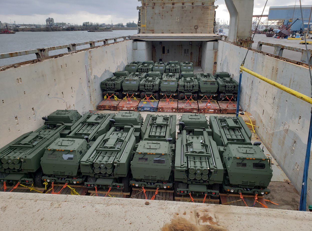Răspunsul SUA la valurile umane aruncate de Puțin pe front: trimite Ucrainei încă 18 sisteme HIMARS, pe lângă cele 16 deja existente! General american: „Moment ireversibil”