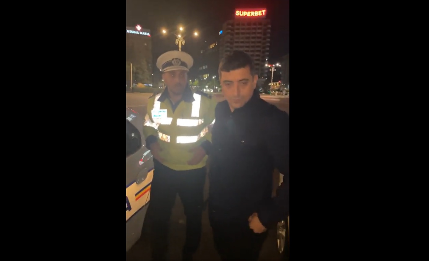 Urlete și scandal cu „Căpitanul” Simion la 3 dimineața, în Piața Victoriei. Liderul AUR, prins conducând fără permis, s-a ascuns la etajul unui autocar parcat pe interzis și și-a chemat fanii să-l salveze
