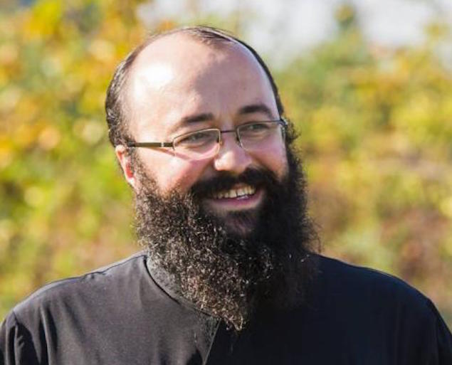 STENOGRAME. Perversiunile preotului Visarion Alexa, care a abuzat sexual o enoriașă la spovedanie. „Eram prea concentrat pe sânul ei” / Întrebat de femeie de ce a făcut-o într-un loc sfânt, i-a răspuns: „Nu te stresa, sfânt e tot universul, e făcut de Dumnezeu” / Amenințare: „Să nu cazi în ispita dorinței de a te răzbuna! Răzbunarea te rănește mai ales pe tine”