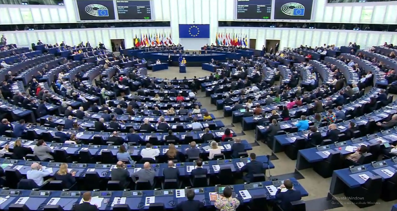 Marea desprindere a UE de China. Von der Leyen: „În curând, două treimi din bateriile noastre vor fi produse în Europa. În următoarele luni începe să funcționeze prima gigafabrică de cipuri”