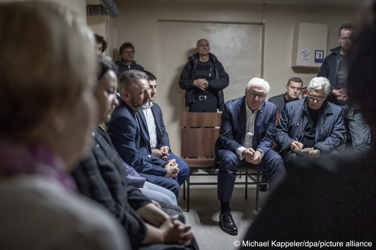 Fost aliat al lui Putin, președintele german Frank-Walter Steinmeier a fugit într-un buncăr în timpul vizitei în Ucraina, din cauza atacurilor aeriene ale rușilor