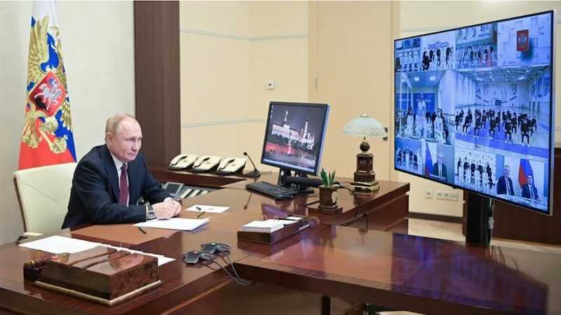 Planul lui Putin: înainte de a lansa lovitura nucleară, sceleratul se va adăposti într-un buncăr construit de Gazprom în munții Altai, care poate găzdui 100.000 de oameni