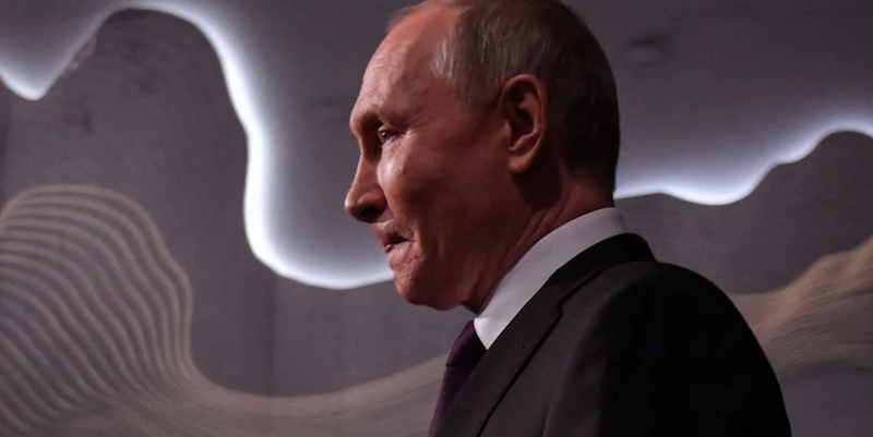„Nimeni nu vrea să zacă în același sicriu cu Putin. Toți înțeleg că au cel mult jumătate din vârsta lui și își doresc totuși să trăiască”