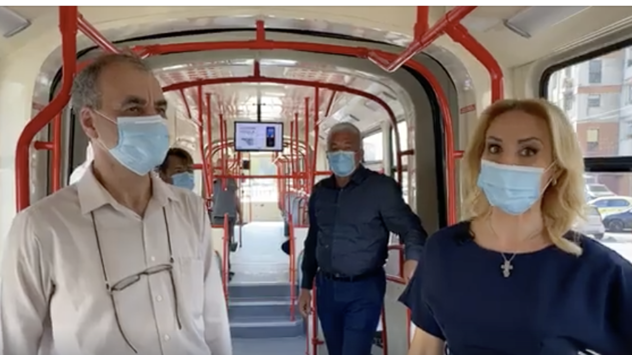 Firea, desființată de Astra Arad: „Suntem ofensați de aberațiile dvs. Cu o nerușinare greu de înțeles, atacați încontinuu tramvaiul fabricat de Astra. Vă ştiam specialistă în motoare turceşti, nu ştiam că v-aţi specializat şi în motoare germane”