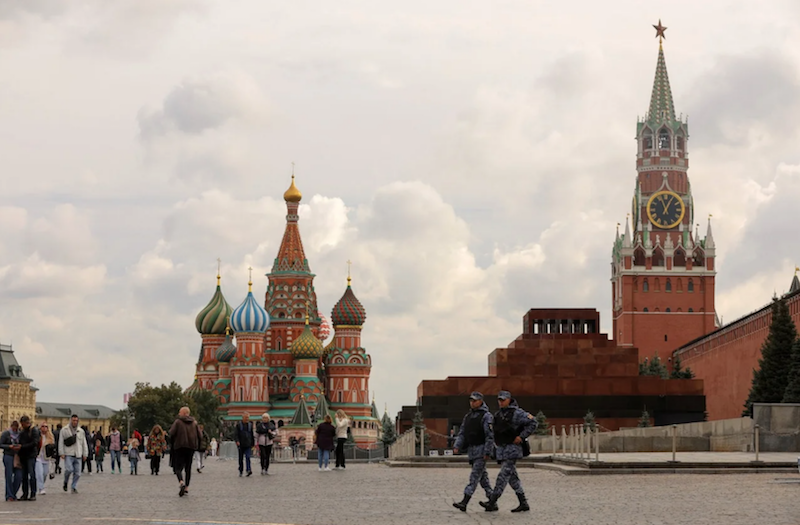 Principalul buncăr al lui Putin se află la 200-300 de metri sub Kremlin și este interconectat, împreună cu adăpostul nr. 2, la o rețea de cale ferată subterană secretă, cu numele de cod Metro-2
