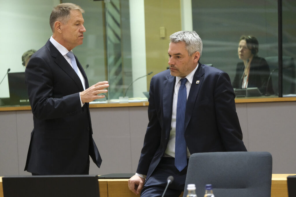 Cancelarul Austriei, acuzații foarte grave la adresa Internelor lui Bode: „20.000 de migranți ilegali ajunși în Austria au trecut prin România. Poliția română îi știe”. Nehammer n-a prezentat sursa informației
