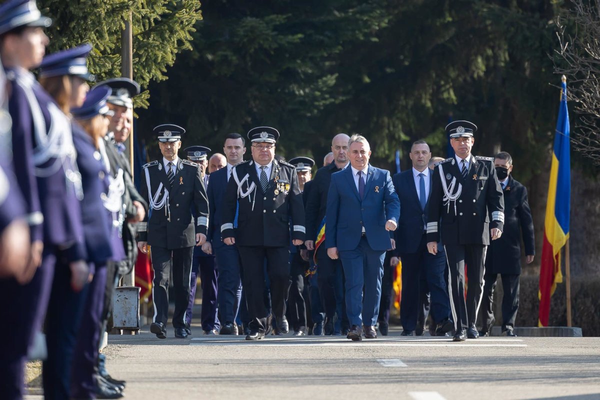 Pentru Interne s-au găsit bani pe loc! Bode anunță măriri de salarii și sporuri chiar din iunie pentru polițiști, după o singură discuție cu sindicatele purtată pe 30 mai