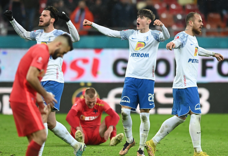 Hagi l-a bătut pe „antrenorul” Gigi Becali cu juniori de 17 ani: de la 1-2 la 3-2 în prelungiri. Schimbări stupide ordonate de patronul FCSB