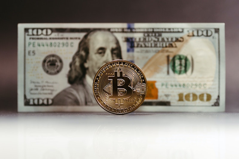 Criptomonede sau monede tradiționale? Avantaje și dezavantaje