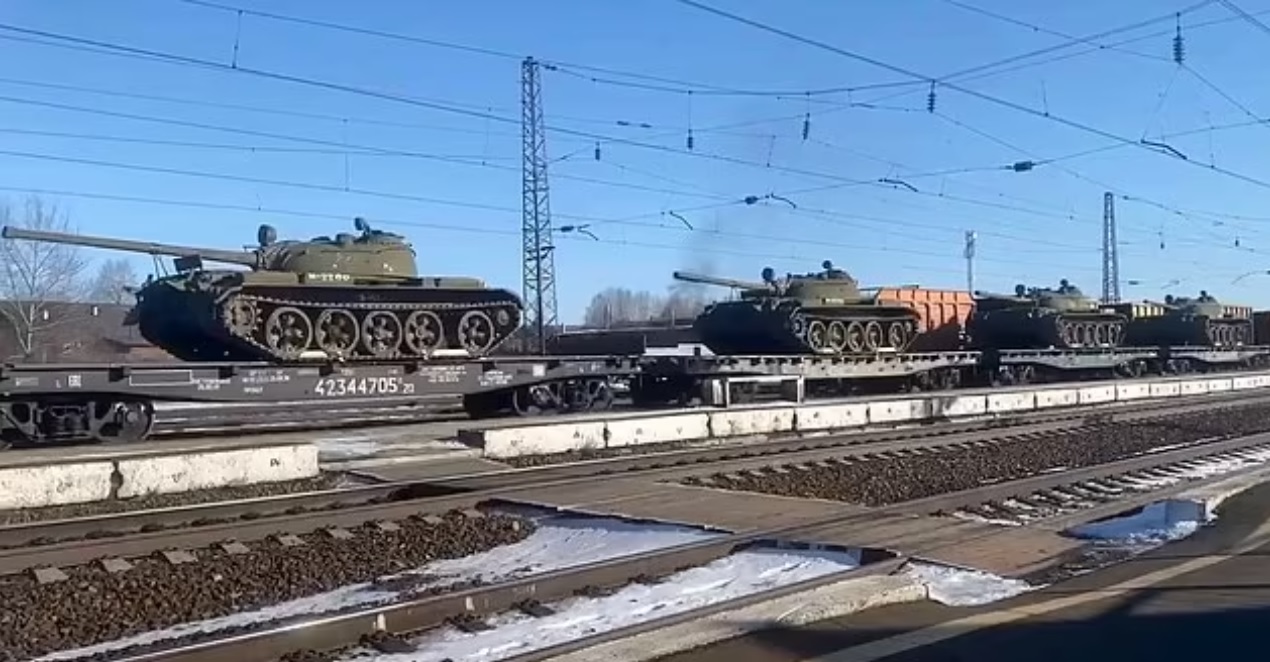 VIDEO. Disperare la Kremlin: s-au terminat și tancurile T-62 vechi de 60 de ani, iar rușii trimit acum pe front anticele T-55, de-o vârstă cu Putin!