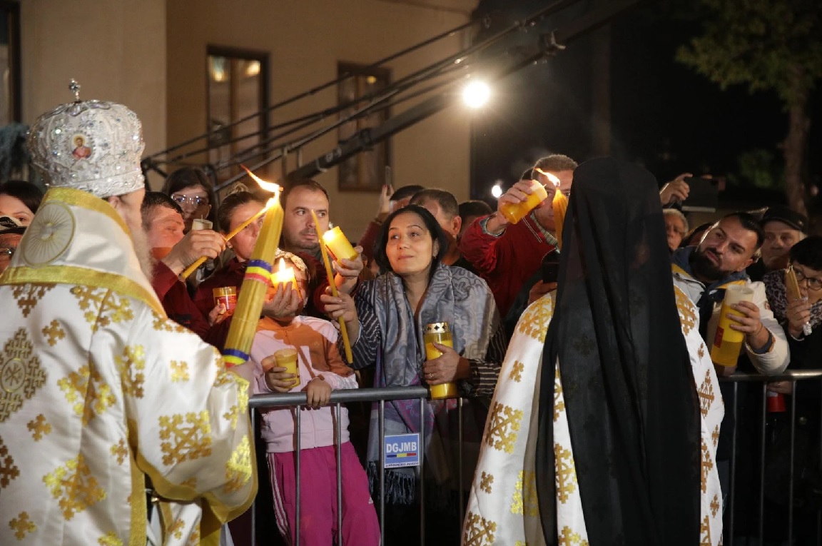 Intelectualii români, petiție oficială către Sinodul BOR pentru „unitatea creștinilor în celebrarea Paștelui“. Printre semnatari: Baconschi, Papahagi, Blandiana, Pleșu, Radu Carp, Daniel David, Alex Ștefănescu