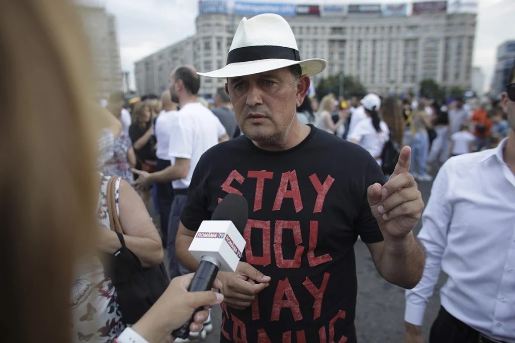 Avocatul Piperea, portavoce a dezinformării în România, e șocat: „O întreagă lume mă detestă și nu știu de ce. Din 220 de studenți, azi au venit la cursul meu fix 2″