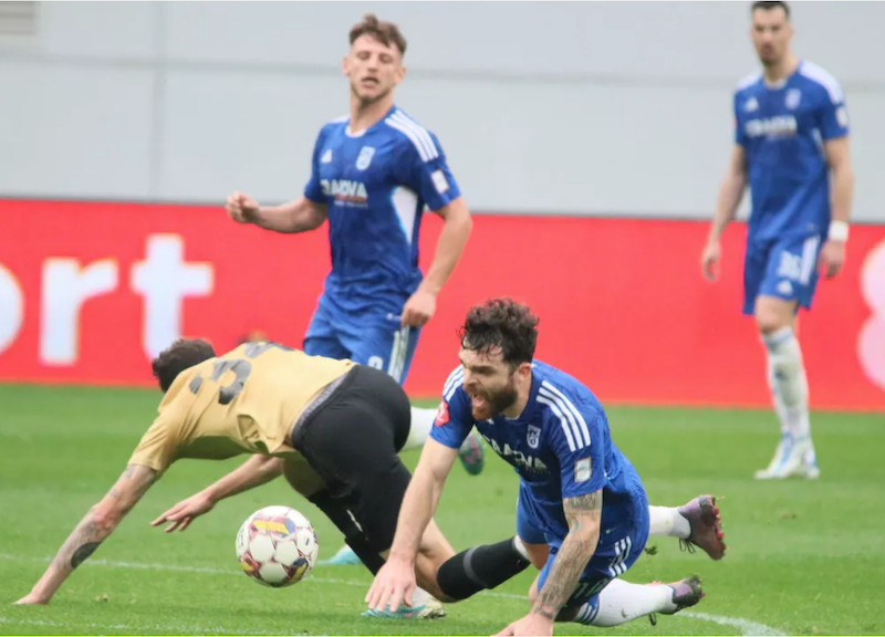 Thriller la Craiova, în barajul pentru Conference League: 3-0 în minutul 77, 3-3 la final, penalty-uri pierdute de oaspeți prin două șuturi în bară