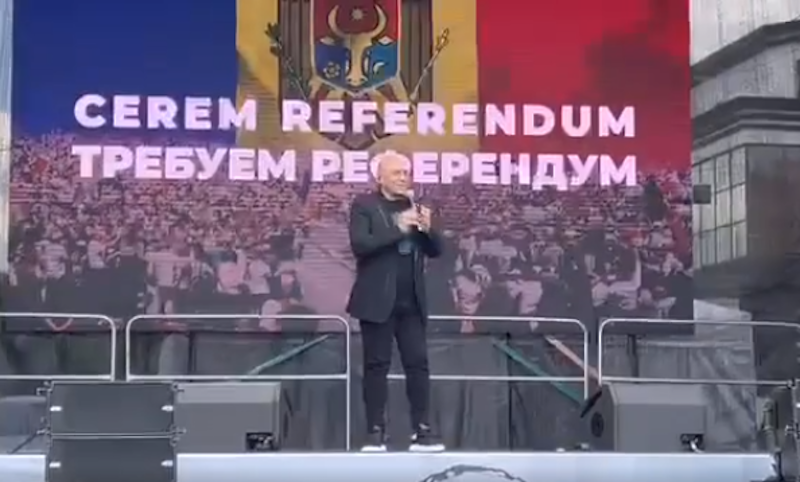 VIDEO. Marcel Pavel a cântat la protestul rusofililor lui Șor, la Orhei, la concurență cu mitingul pro-european al Maiei Sandu de la Chișinău. S-a trezit cu piața goală: „Unde sunteți? De ce-ați plecat?”