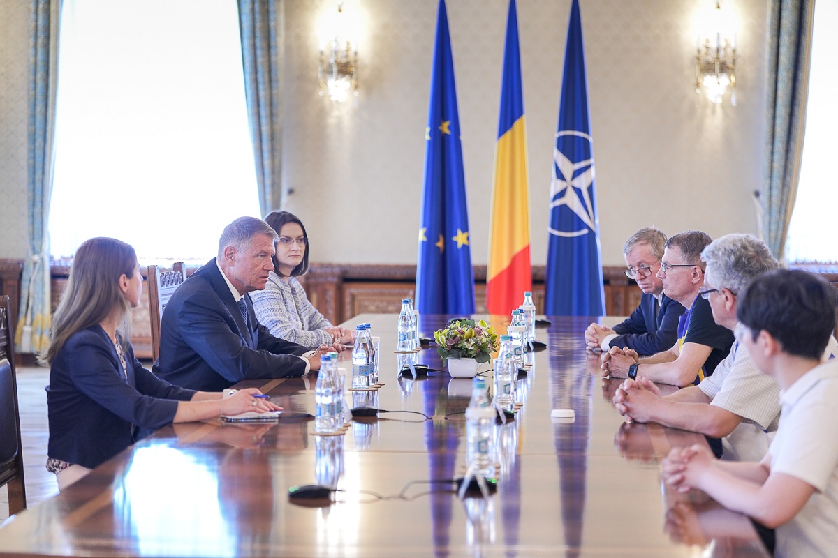 Scos din vizuină de protestul profesorilor la Cotroceni, Iohannis e din alt film. A cerut delegației să laude „România Educată“ și să pună “o muzică veselă în fundal” când comunică!