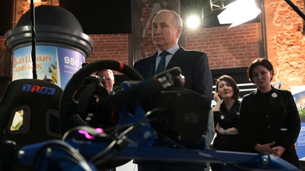 Putin, după atacul cu drone asupra Moscovei: „Ucraina încearcă să ne provoace s-o atacăm! Regimul de la Kiev intimidează cetățenii ruși și lansează atacuri de teroare!“