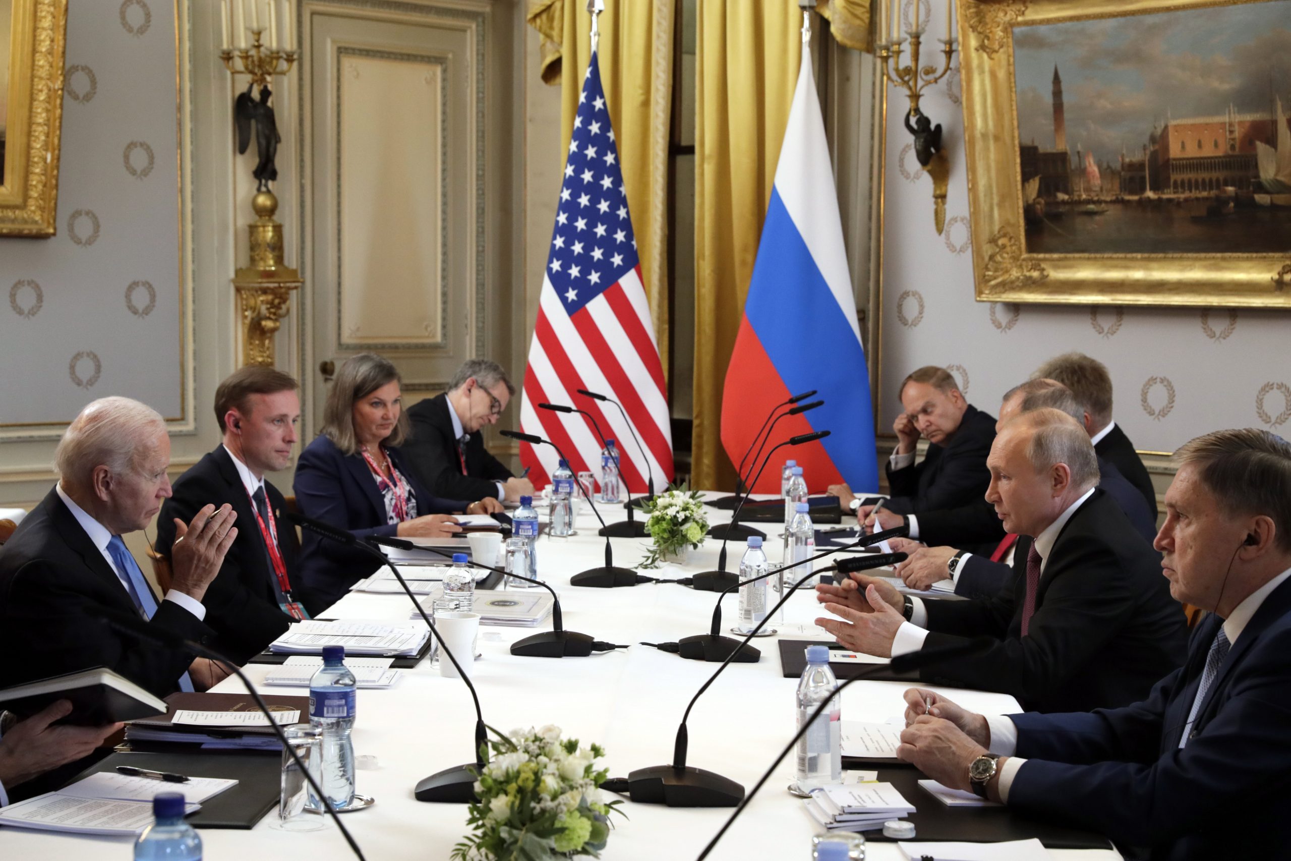 „Adversarul americanului este natura, al rusului – oamenii. Americanul luptă cu sălbăticia, rusul – cu civilizația. Principalul instrument al primului este libertatea; al celui de-al doilea, servitutea” – uimitorul portret făcut celor două națiuni acum 200 de ani