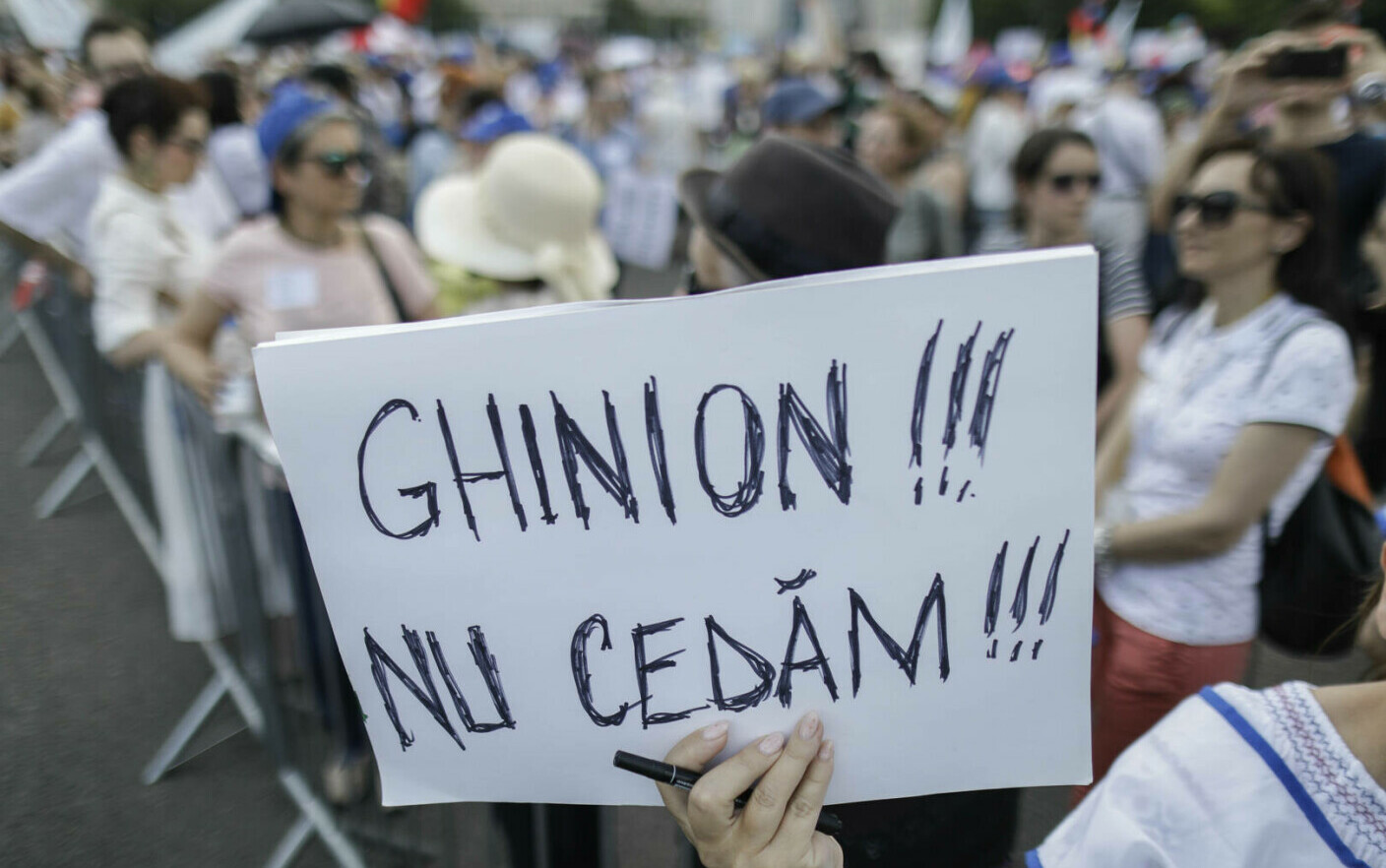Aproape 87% dintre profesori rămân în grevă, joi sau vineri se anunță un miting de protest care va zgudui regimul PSD-PNL. Profesorii către elevi: „Aveți încredere în noi!”