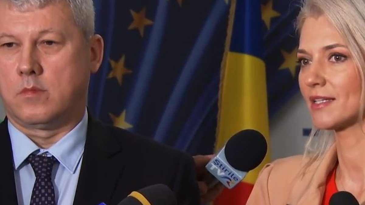 Cum a dat PNL cu tifla Comisiei Europene: recomandarea de a nu fi amânată reforma pensiilor speciale cu 5 ani a fost sfidată de liberali. Alina Gorghiu a insistat ca amendamentul să fie inclus cu orice preț în lege