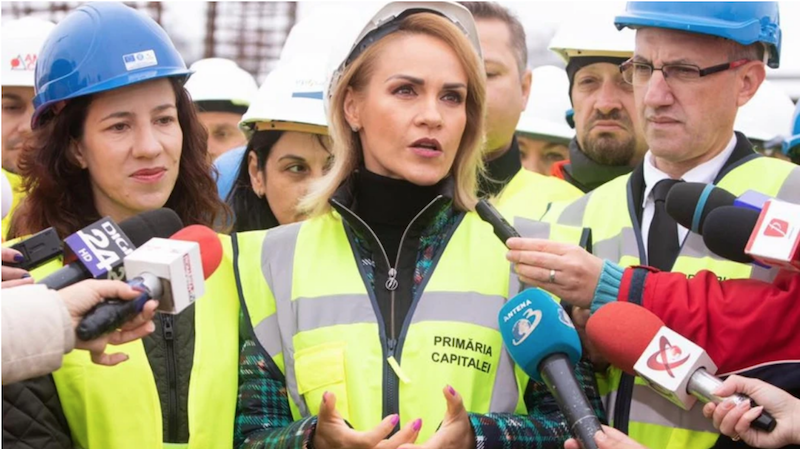 Madam, pentru atâtea „fapte bune” te califici să candidezi la „Primăria” Târgșor, nu la București! Dar ai grijă, că Elena Udrea își face deja campanie! Cu ea te bați în alegeri, nu cu Nicușor Dan!
