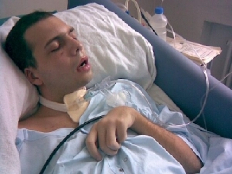 Interlopi condamnați CU SUSPENDARE pentru tentativă de omor! Cele 11 bestii au mutilat un sportiv, de Crăciun, dar judecătorii le-au acordat clemență maximă