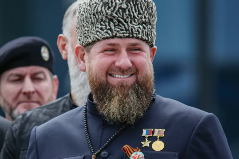 „Trei focuri de avertisment în aer, al patrulea direct în frunte” – soluția lui Kadîrov împotriva protestatarilor de orice fel