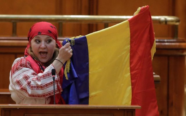 Șoșoacă nu știe ce partid conduce: în documente, S.O.S. România respinge „dictaturile ruse și chineze”! Putinista a „cumpărat” partidul, dar n-a citit ce scrie în „programul de guvernare” de pe site-ul acestuia