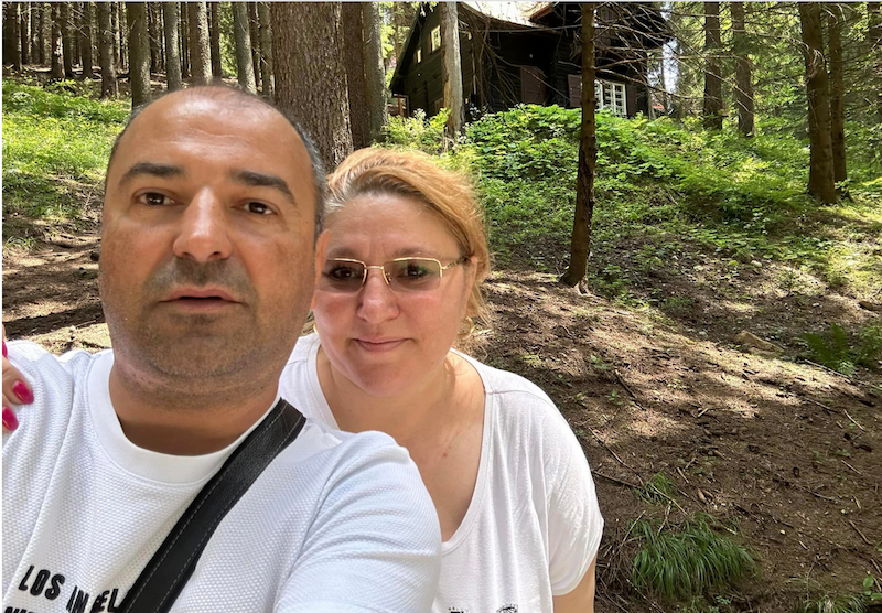SATIRĂ. Totul despre „divorțul” dintre Șoșoacă și Șoșoc. Tot ea îl făcuse numărul 2 în partid. Dedesubturile unui scandal politico-matrimonial de mahala