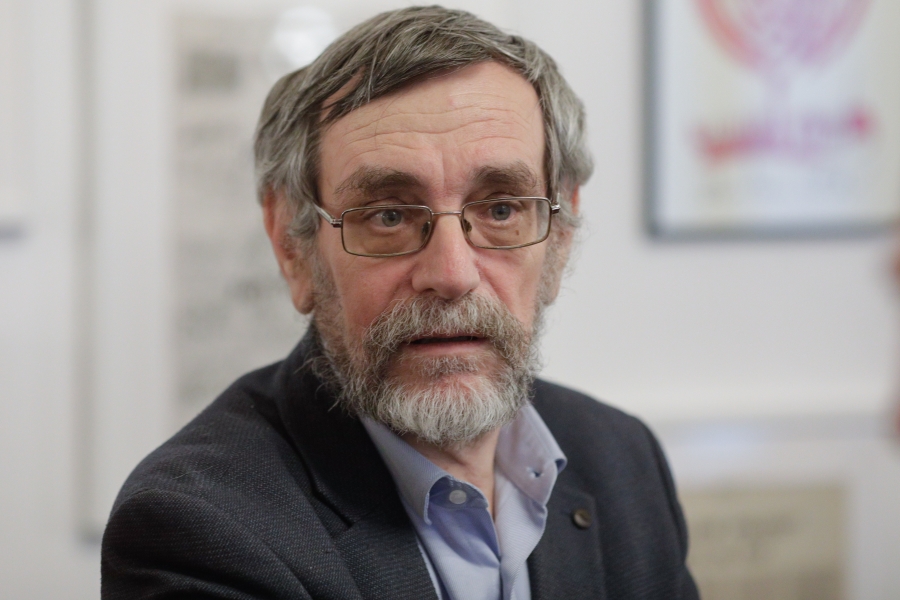 Filosoful Andrei Cornea: „E o întoarcere la Evul Mediu, o atmosferă de intoleranță. În multe locuri, femeilor li se refuză dreptul la avort. E o influență a Bisericii, reapariția unui fel de semifascism pe care îl vedem la AUR”