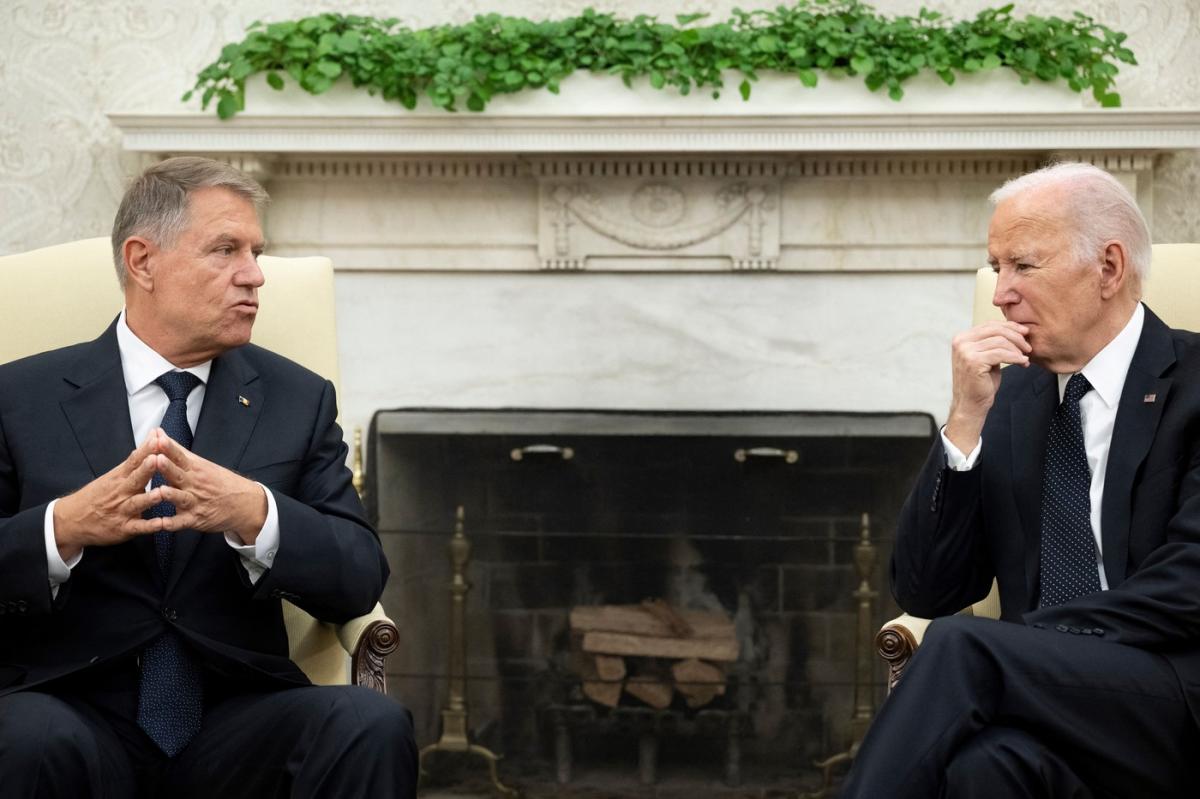 Iohannis, făcut praf de fostul șef al Armatei române. Generalul Dănilă: „Cineva probabil a vrut să fie primit la Casa Albă. S-ar putea să fi negociat pe picior mare. A promis orice”