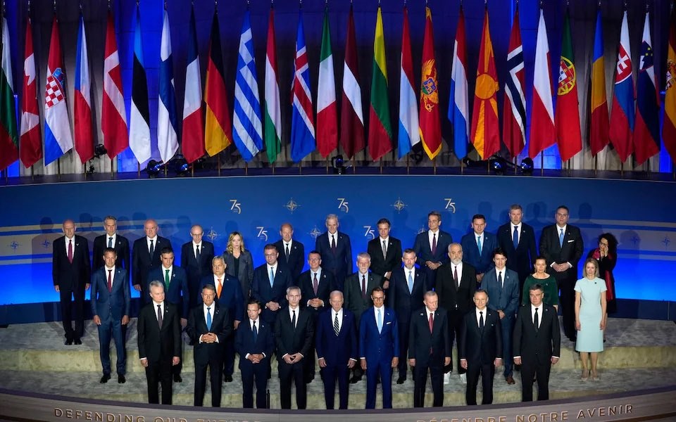 Reacția NATO după atacul criminal al rușilor: SUA, Olanda, Germania, Italia și România vor dona Ucrainei patru sisteme Patriot și unul SAMP-T, împreună cu alte zeci de arme antiaeriene