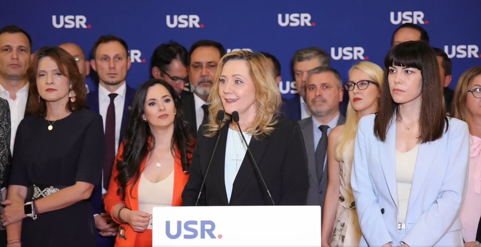 Schimbare spectaculoasă de strategie a Elenei Lasconi: atacuri dure la Ciolacu, Ciucă și Iohannis. „Nu ai cum să guvernezi cu cei care au trădat Revoluția din 1989, care au adus minerii la București și i-au umilit pe români pe 10 august!“